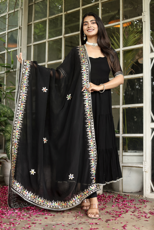 Siyahi Anarkali Set