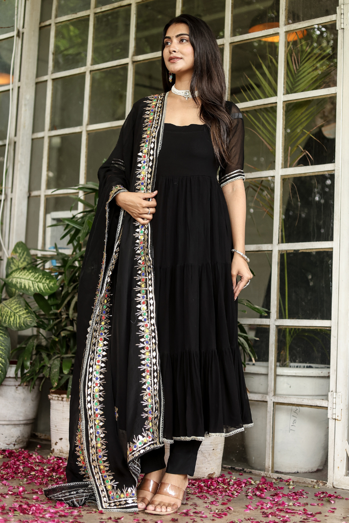 Siyahi Anarkali Set